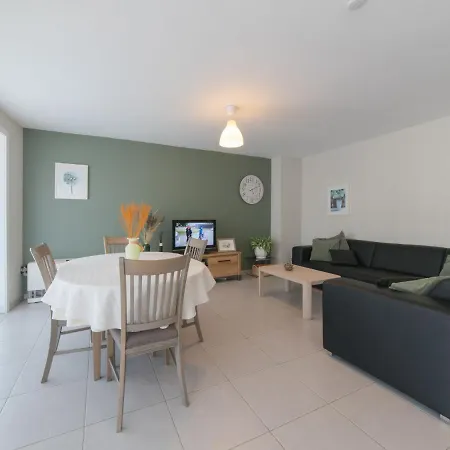 Westhinder With Balcony By Interhome בלנקנברג