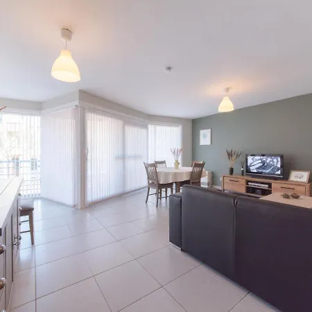 Westhinder With Balcony By Interhome בלנקנברג