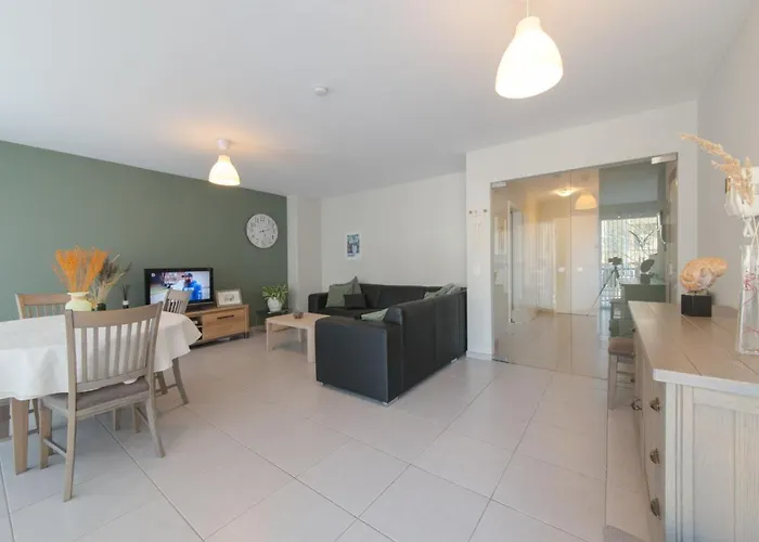 Westhinder With Balcony By Interhome בלנקנברג